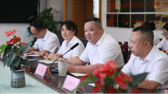 北京大學(xué)-TBI人工智能教育研究聯(lián)合實驗室赴遂寧第四中學(xué)校調(diào)研 賦能人工智能教育新發(fā)展(2)129.png